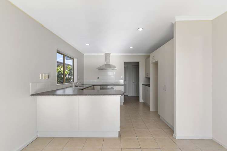 6 Brechin Place Wattle Downs_6