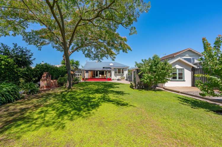 703 Queen Street West_0