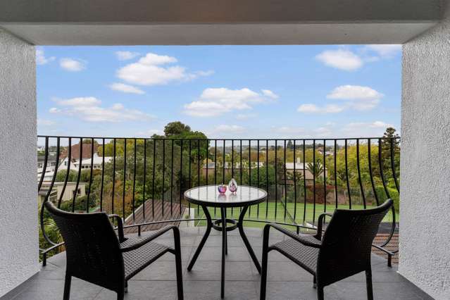 Tennis Anyone? Park Crest, Remuera