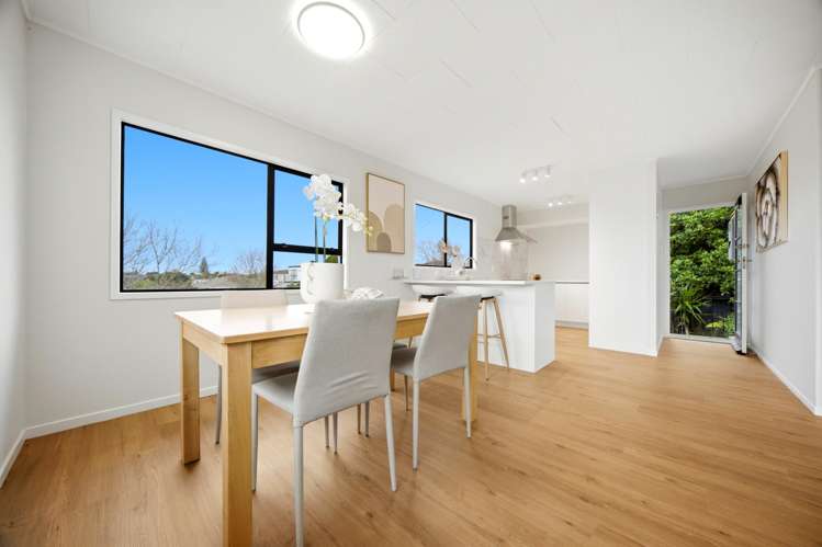 40 Holmes Drive South_4