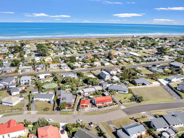 10 Taonui Street Waitarere Beach_34