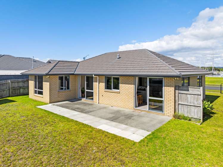 9 Finch Street One Tree Point_17