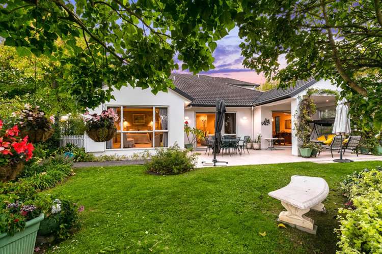 2 Manon Crescent Greenhithe_5