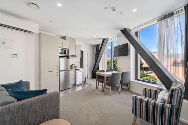 205 (Door 206) Ramada Hotel, 18 Frankton Road Queenstown_6
