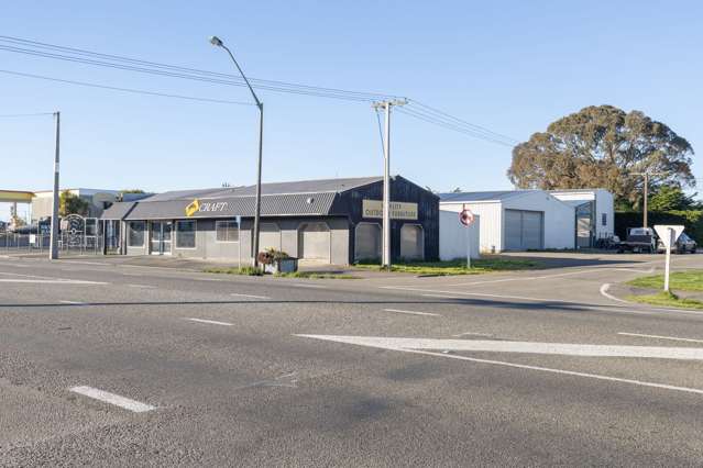 Workshop, showroom and corner site