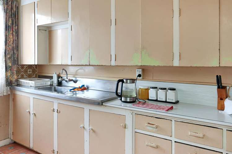 15 Sinclair Avenue Nightcaps_3