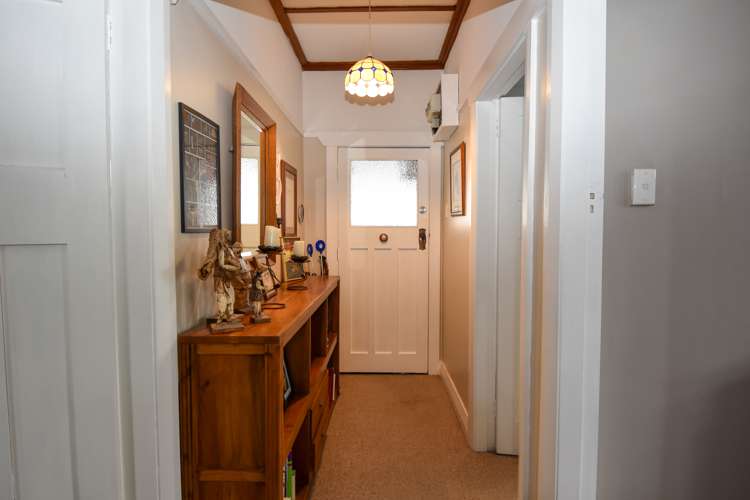 214 High Street South Carterton_13