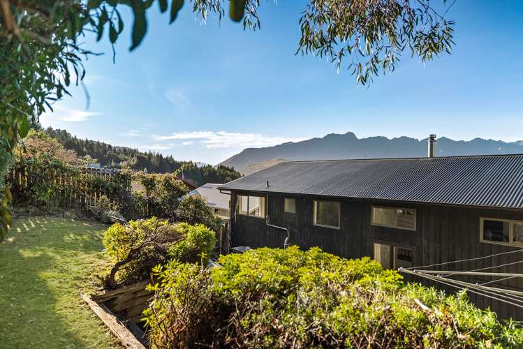 44 Wynyard Crescent Fernhill/Sunshine Bay_16