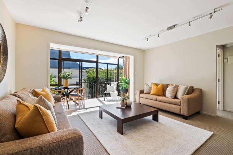 3/221 Hurstmere Road Takapuna_6