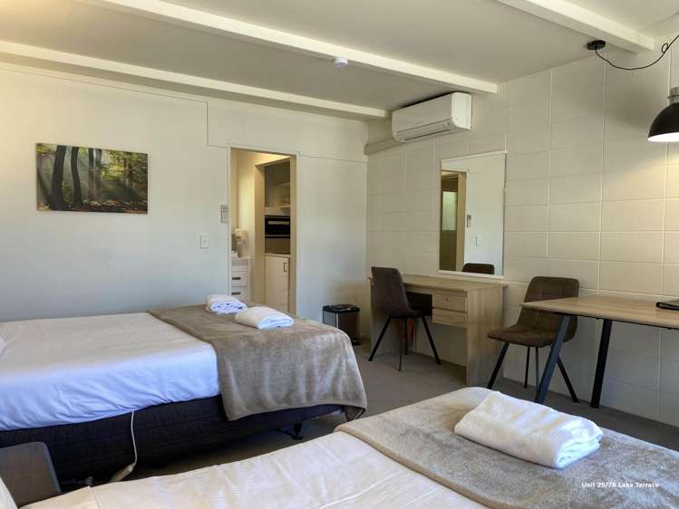 25 and 31/76 Lake Terrace Taupo_10