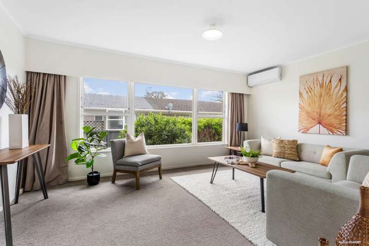 2/769 Beach Road Browns Bay_1