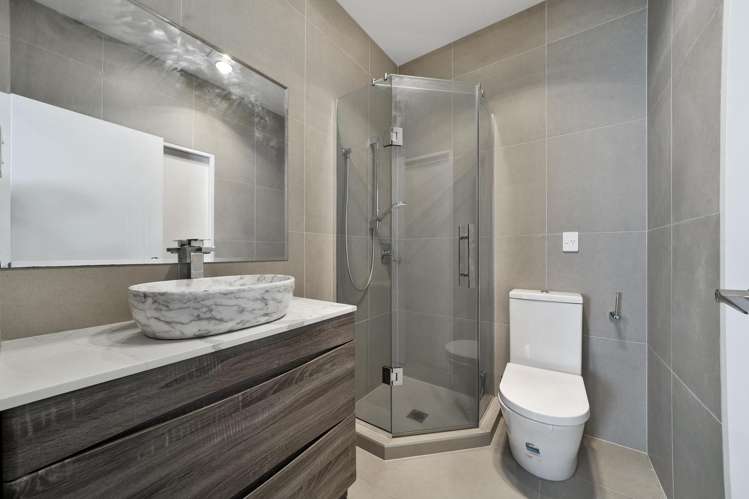 5B Hemsway Place Sunnyhills_16