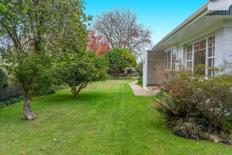 195 Athlone Drive Cambridge_16