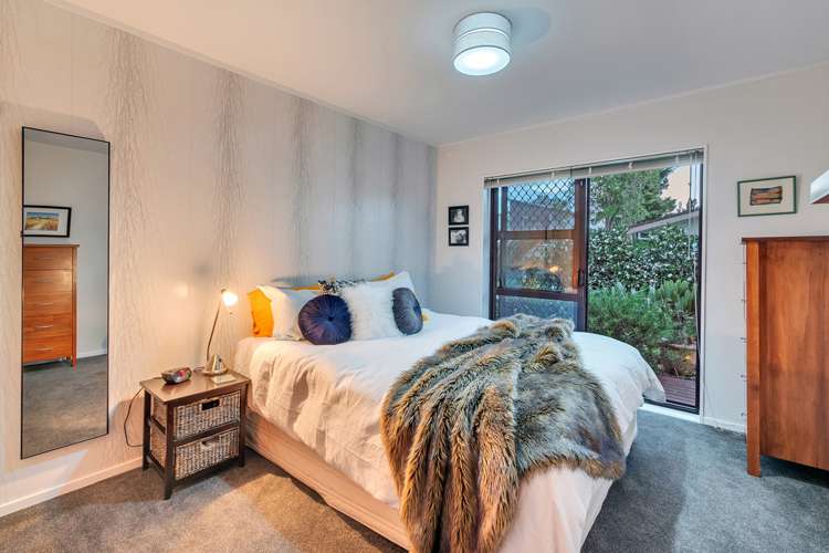 2/51 Beach Road Pahurehure_10