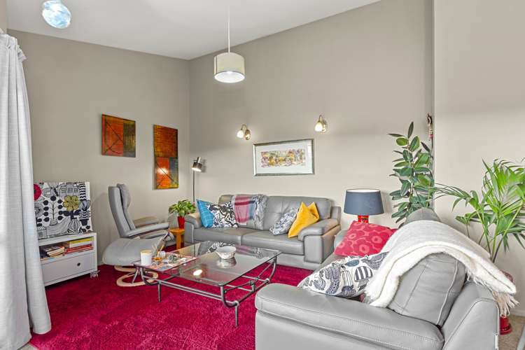 25J Violet Street Raglan_5