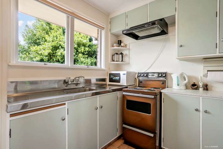 2/77 Royal View Road Te Atatu South_2