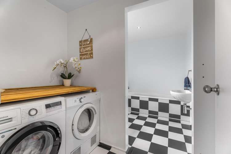 2 Te Makiri Road Onetangi_26