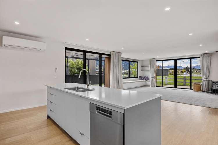 148 Burdon Loop Lake Hawea_11