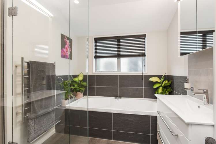 56 Titirangi Crescent Parklands_8