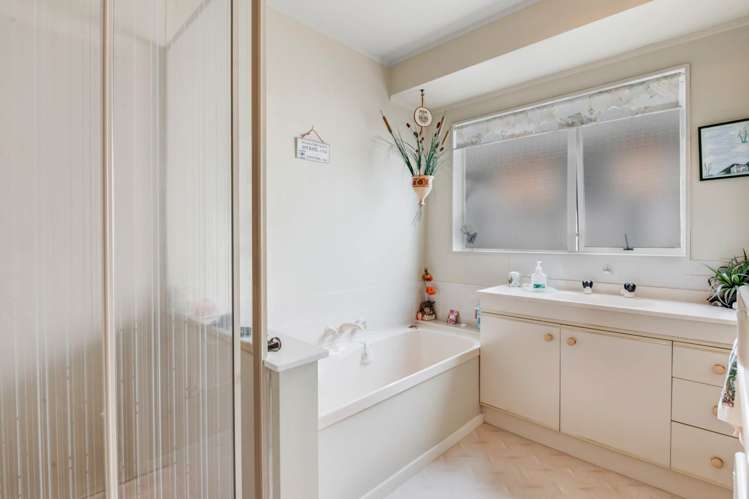 17 McGowan Place Orewa_14