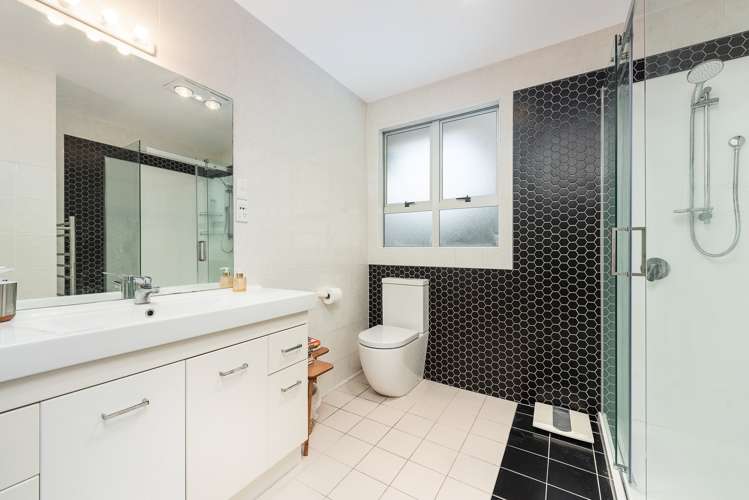 4 Jonathon Street Brookfield_7