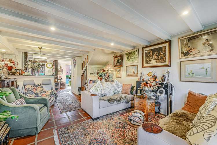 4/6 Quiet Woman Way Monaco_6