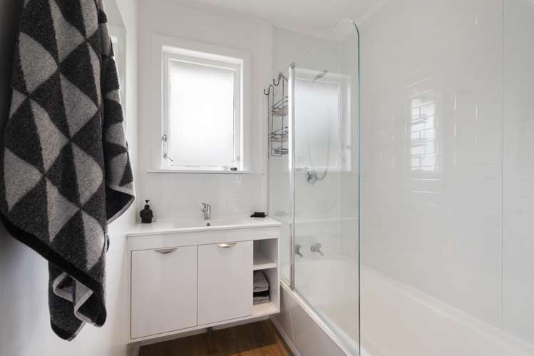 3 Somerset Crescent Highbury_3