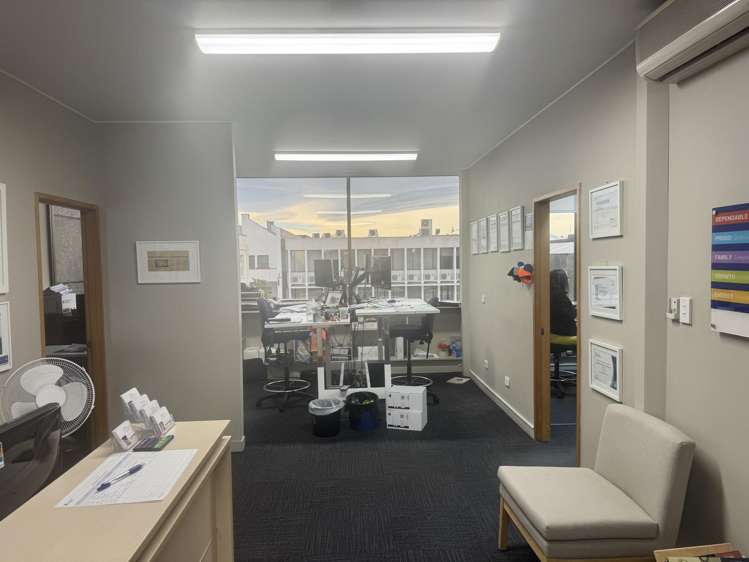 207 Avenue Road East Hastings_9