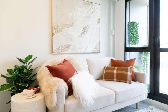 Safe, Renovated, Ready - Walk to Whitecliffe & Uni