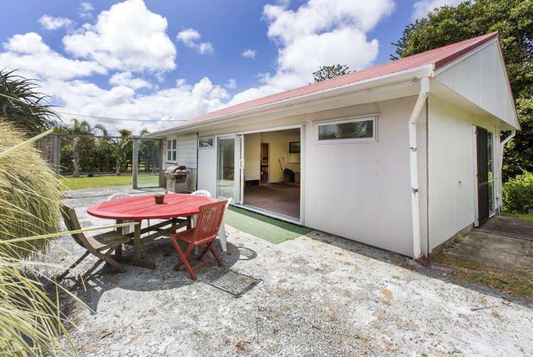 476 Rehutai Road Baylys Beach_14