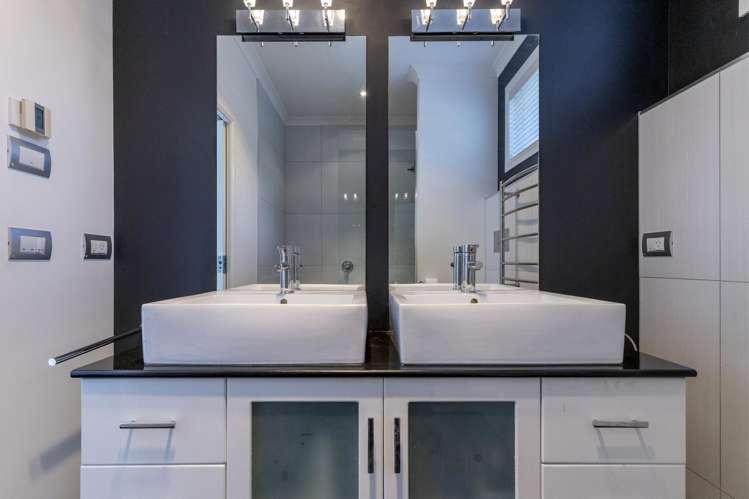 25 Magnolia Rise Waipahihi_16