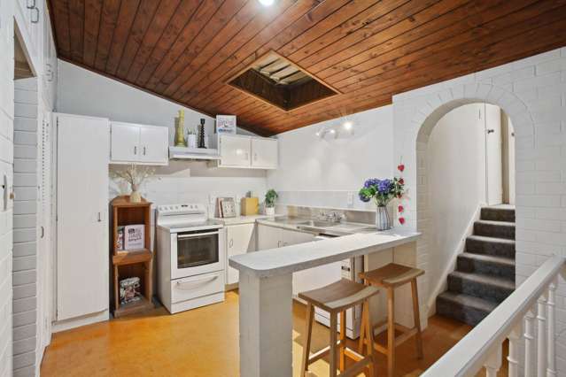 2/21 Howard Road Northcote_1