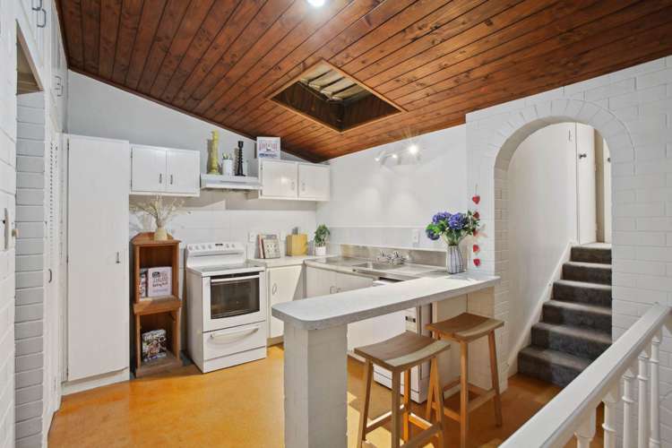 2/21 Howard Road_1