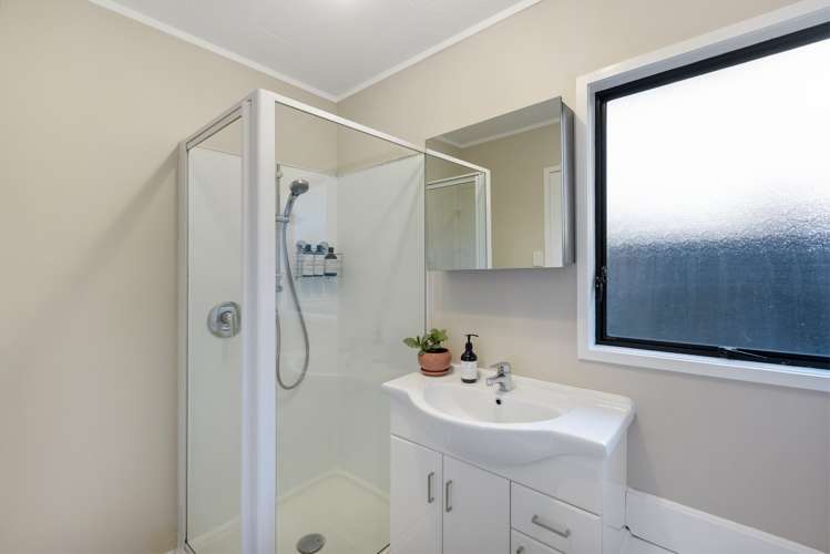 54 Solar Road Glen Eden_25