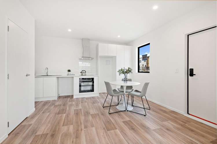 2 Te Toka a Whenua Avenue Three Kings_3