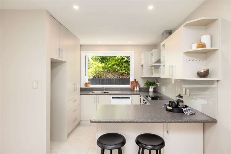 68 Woodbury Street Russley_7