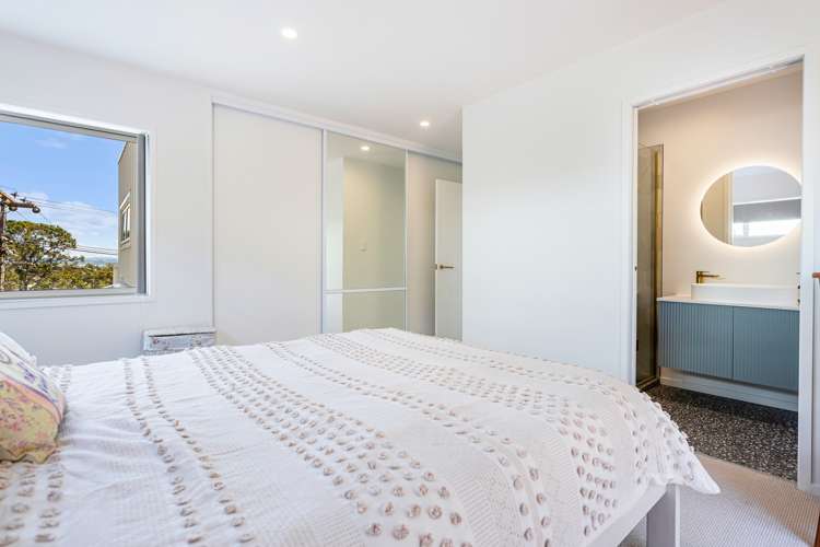 27a Beach Road Manly_19