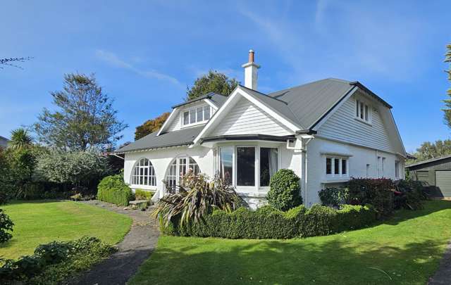 Savour the space-Four bed and three living