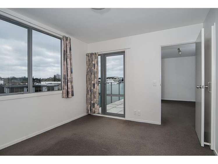 2e/86a Rockfield Road Penrose_1