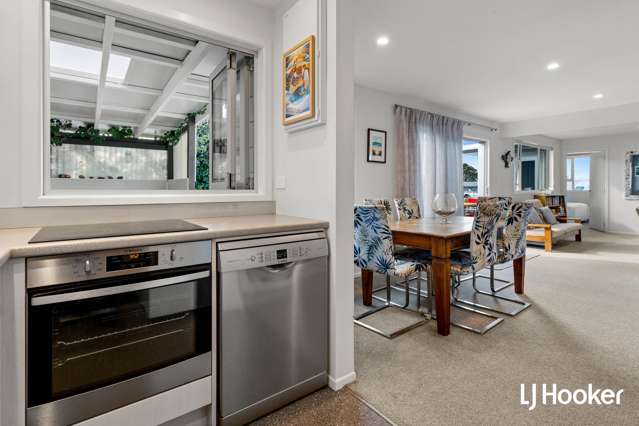 64 Beach Road Waihi Beach_1