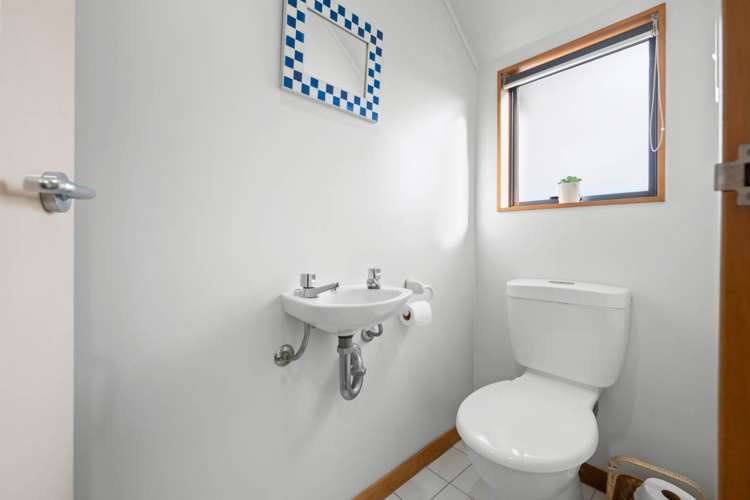 2/6 Eastern Beach Road Eastern Beach_19