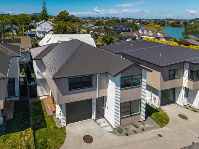 BrandNew Freehold, 10Year Master Builder Guarantee