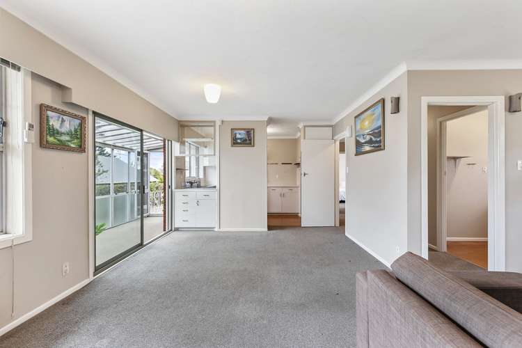 2/69 Royal View Road Te Atatu South_5