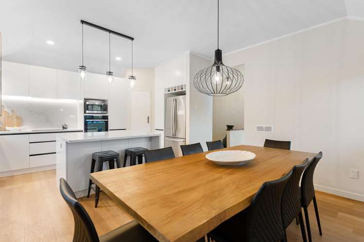 1/142 Sunset Road Unsworth Heights_5