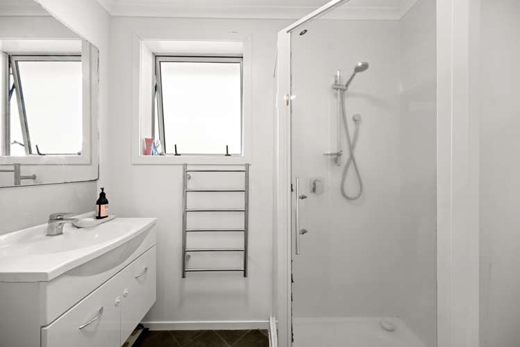 49 Chiefs Court Hamilton East_12