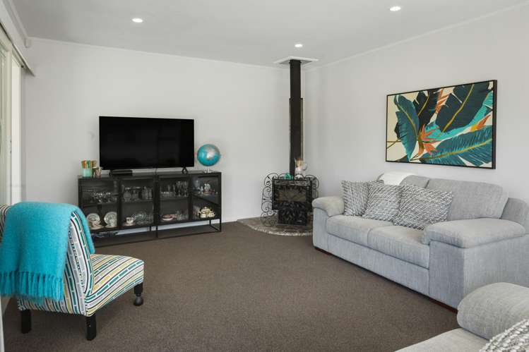 8 Sandleigh Drive Athenree_11