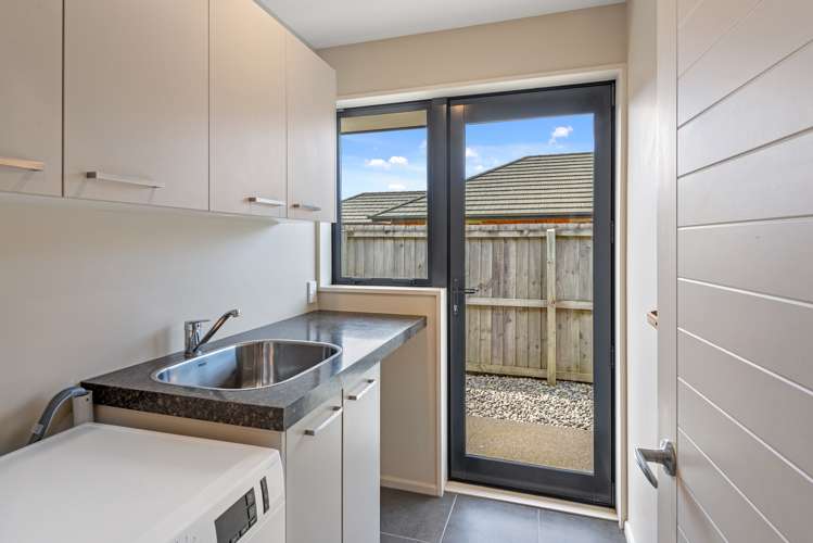 2 Flaxon Place Burwood_26