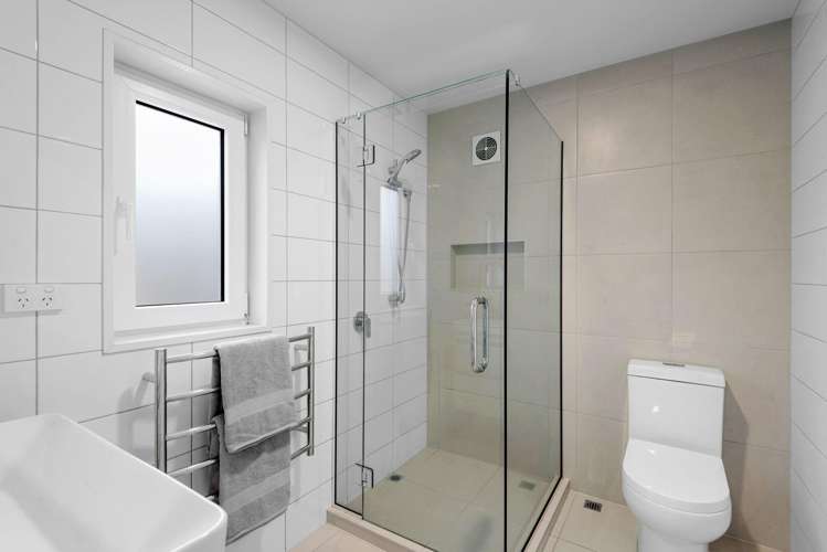 1/6 Feilding St Addington_17