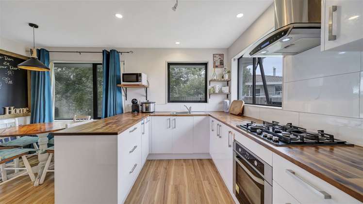 35 Avro Crescent Hornby_1