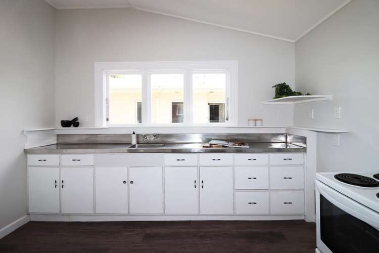 276 High Street South Carterton_12